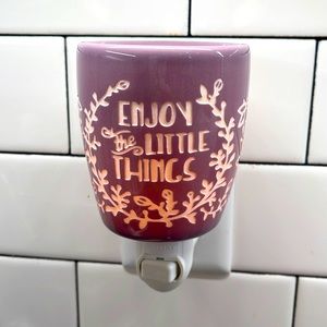 Scentsy wall plug warmer